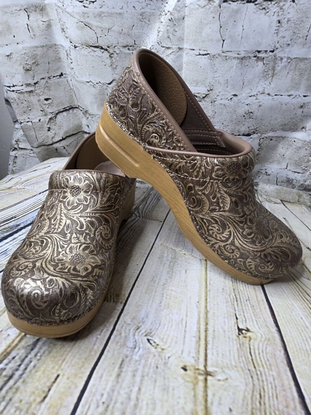 Dansko Professional Leather Lacy Gold Clog Womens Size EU 40 US 9-9.5 Floral
